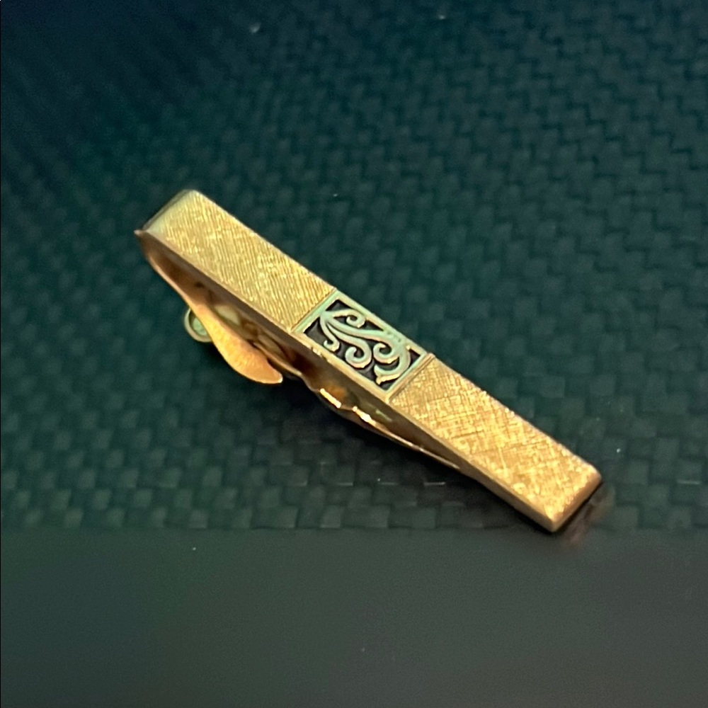SWANK Money Clip with Textured Finish and Decorative Detail